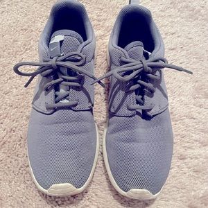 Women’s Nike Roshes Size 7.5
